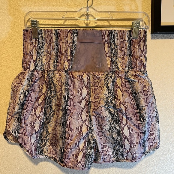Free People Movement Women's Snake Print Athletic Shorts size medium - Picture 4 of 4